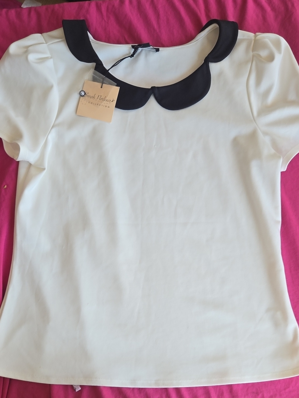 Sarah Parker White Top with Black Peter Pan Collar